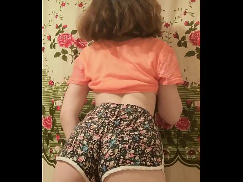 ❤️ Seksega juna bebo demetas sian pantalonon ĉe fotilo ☑ Nur porno ĉe ni ﹏